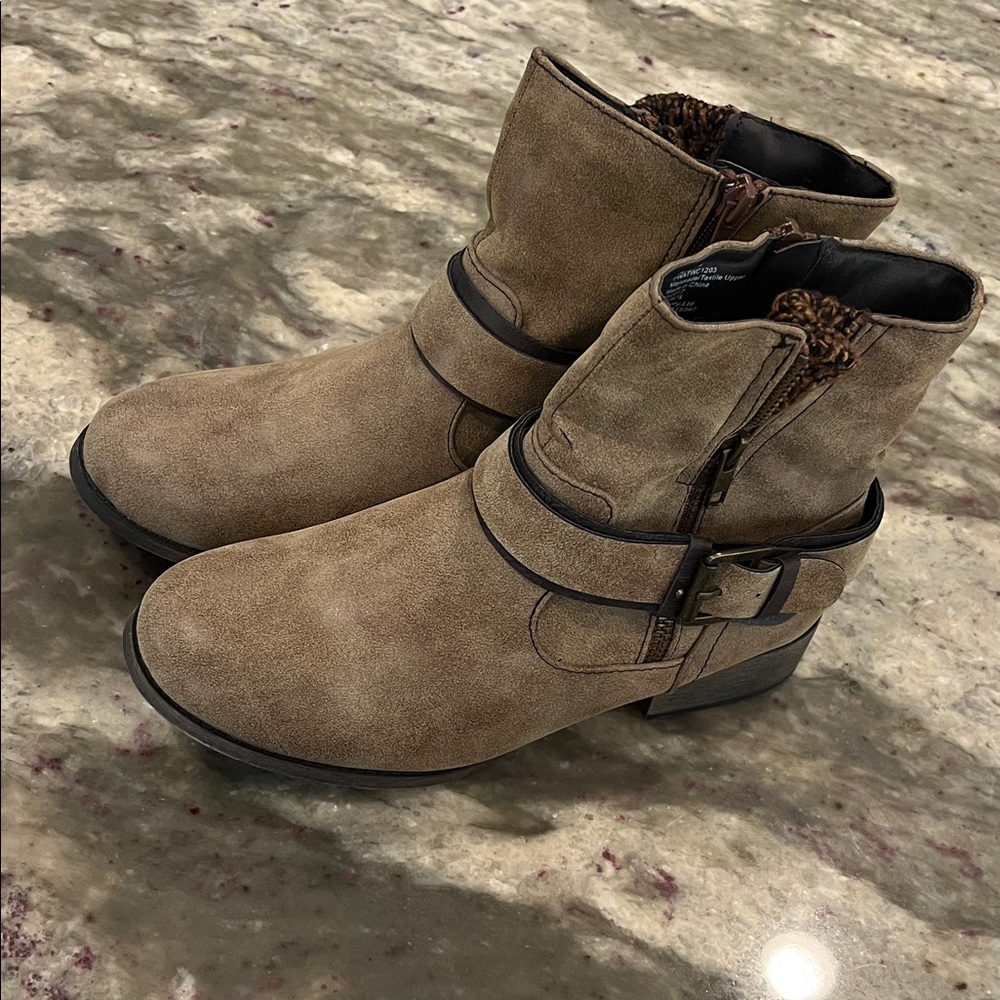 Stylish Tan Ankle Boots with Buckle Detail